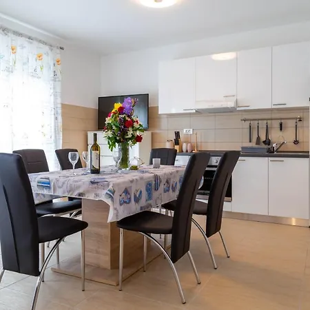 Raspolic Apartment *